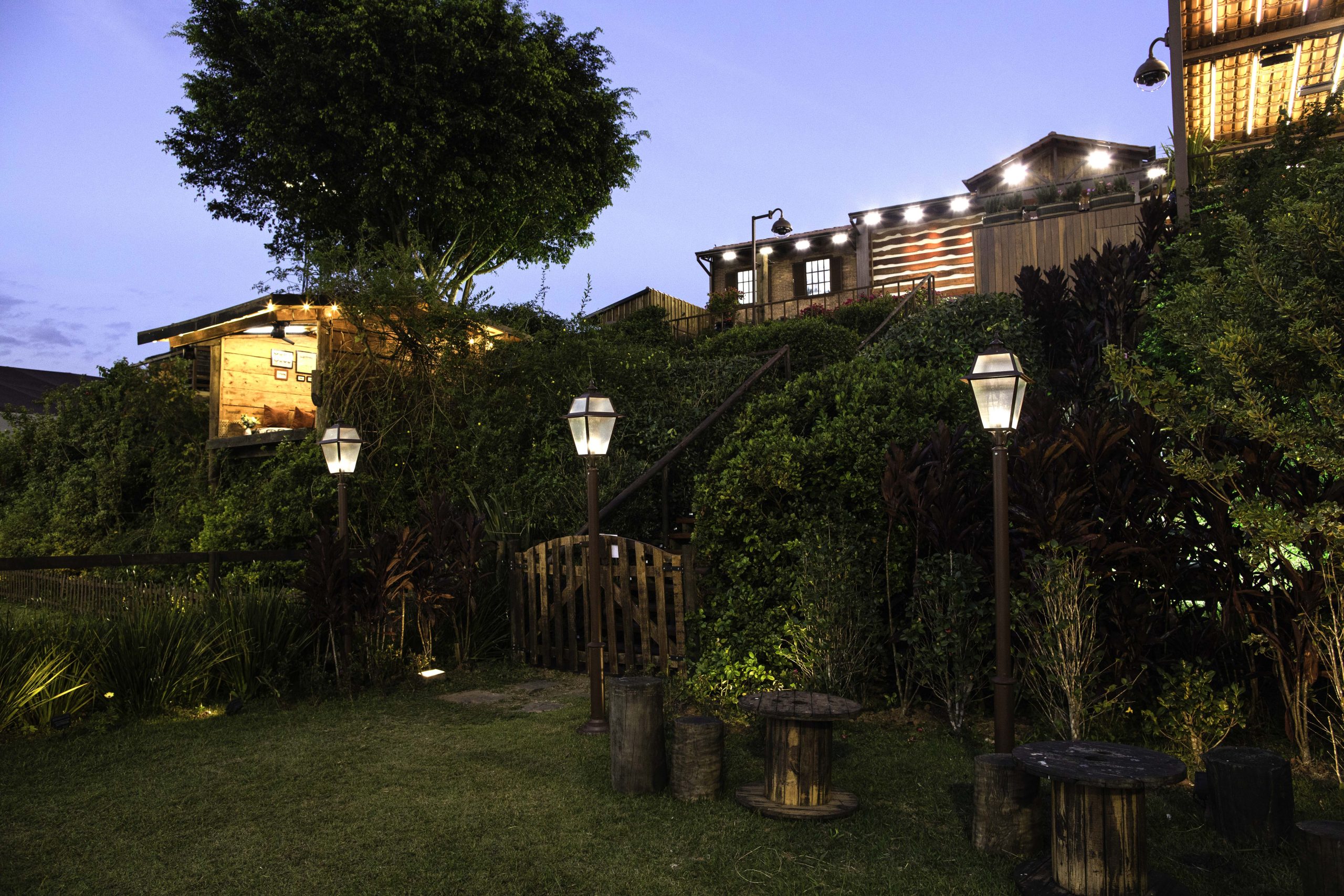 Poste Colonial Led Integrado - A Fazenda 15 Record